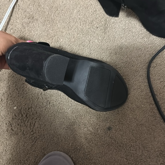 Black heel boot - Picture 4 of 5